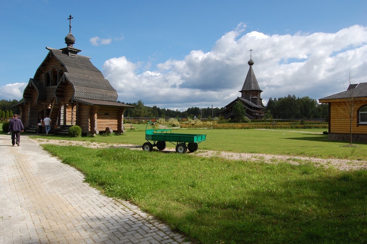 Река Днепр храм